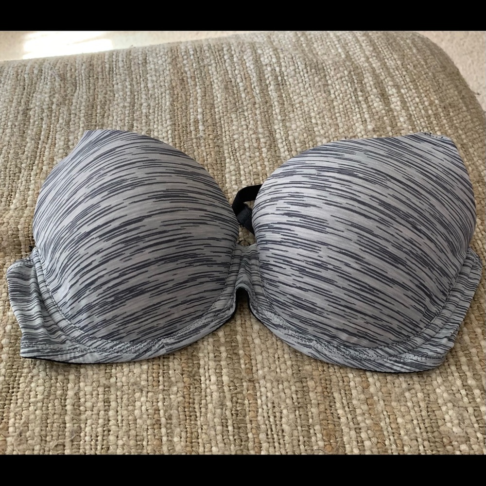 Pink/ Victoria’s Secret Wear Everywhere lightly lined bra 32DD Gray